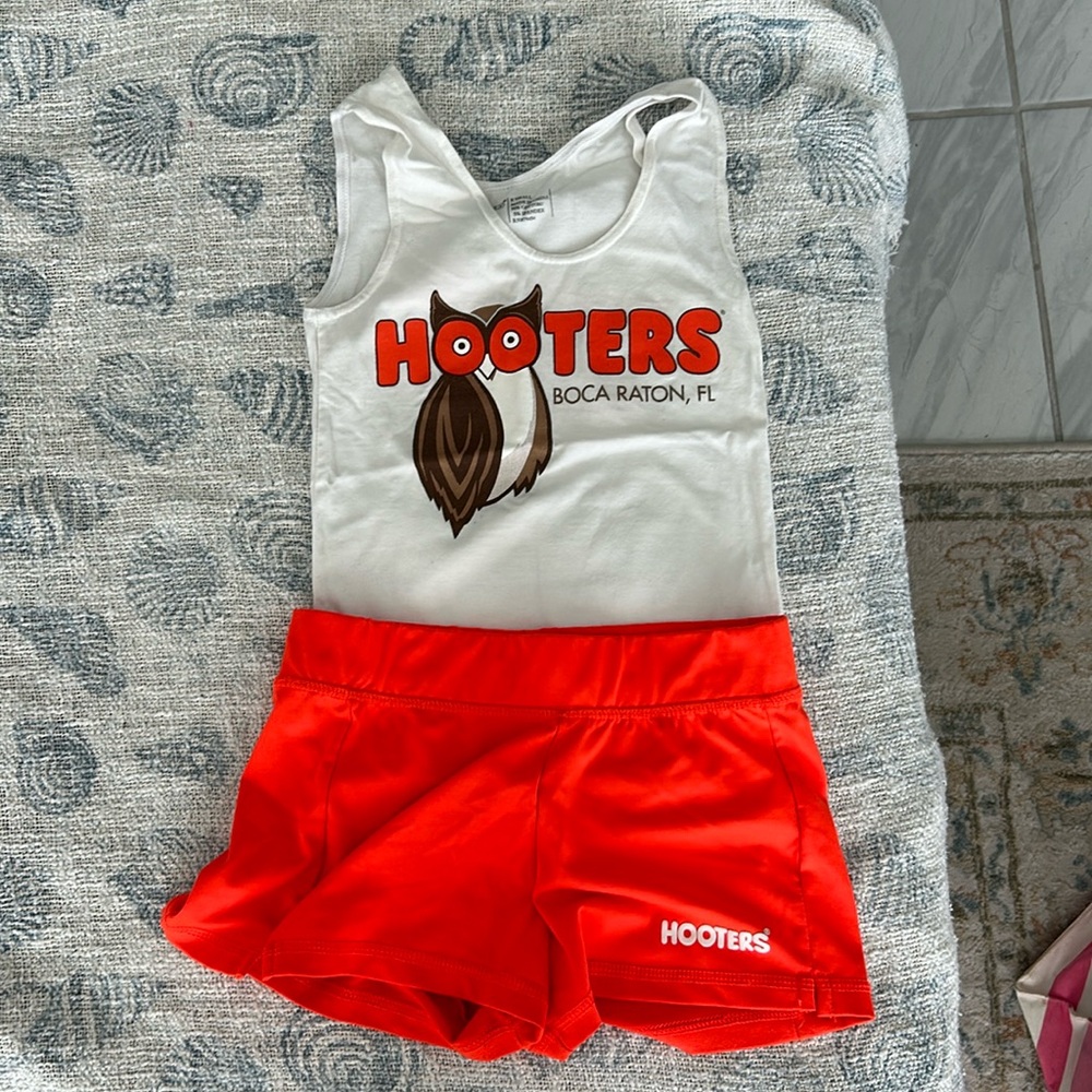 HOOTERS TANK & SHORTS BUNDLE